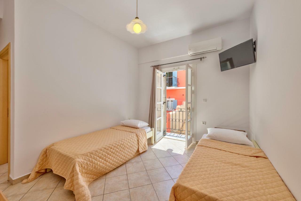 Ethrionplus Two Rooms Apartments Balconies 100 M From The Port Ermoupoli Esterno foto