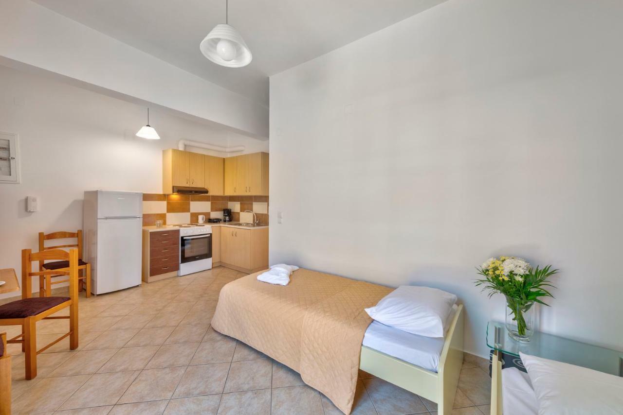 Ethrionplus Two Rooms Apartments Balconies 100 M From The Port Ermoupoli Esterno foto