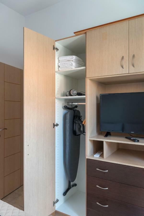 Ethrionplus Two Rooms Apartments Balconies 100 M From The Port Ermoupoli Esterno foto